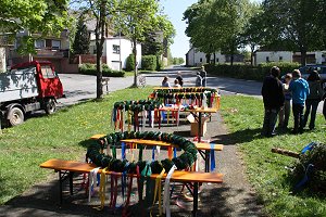 Maibaum aufstellen